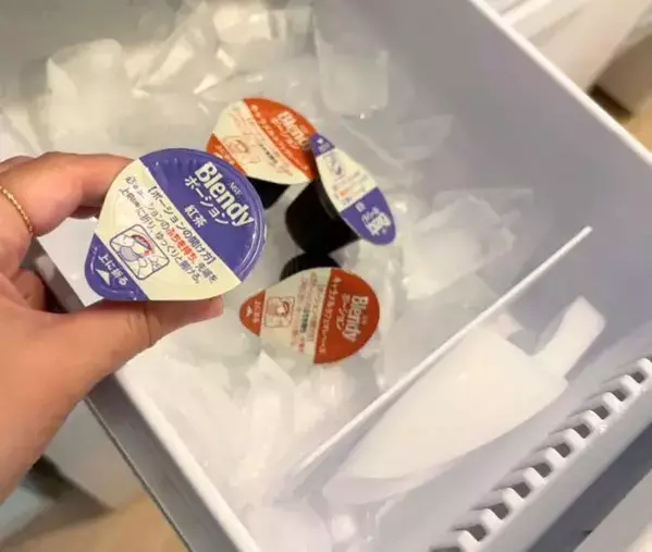 「凍らせてドリンクに入れるだけ」　氷の代わりに入れたモノに「最後までおいしい！」