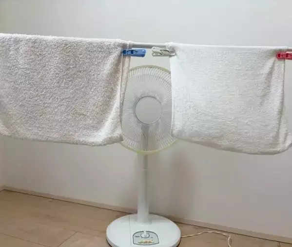 「扇風機＋濡れタオル」は本当に涼しくなるの？　試した20分後の室温が、こちら