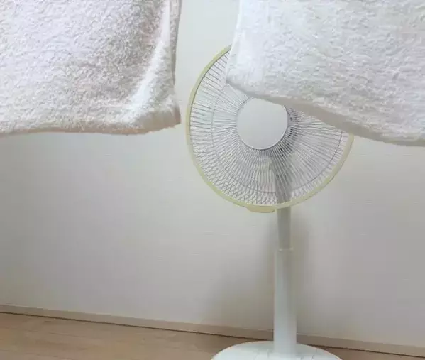 「扇風機＋濡れタオル」は本当に涼しくなるの？　試した20分後の室温が、こちら