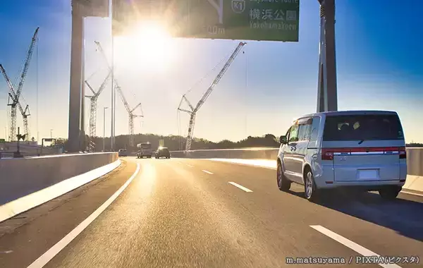 『偏光』と『調光』、何が違う？　運転中におすすめのサングラスは…