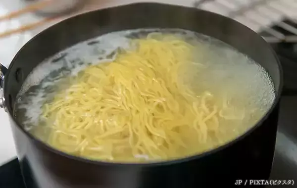夏に食べたい冷やし中華　麺をツルツルにする『ゆでる前後の一工夫』とは？