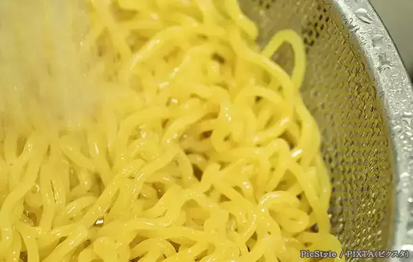 夏に食べたい冷やし中華　麺をツルツルにする『ゆでる前後の一工夫』とは？