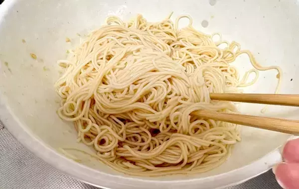 そうめんに「小さじ1杯」混ぜたのは…　意外な味つけに「具なしでもいい」「めんつゆに飽きたらコレ」