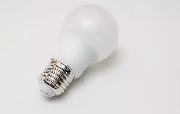 電気代、多く払ってるかも？　電球の負担を増やす『NG行動』は