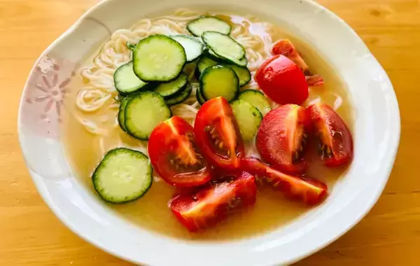 めんつゆ、水だけで割ってない？　そうめんの意外なアレンジに「ほどよく甘くて好き！」【10分レシピ】