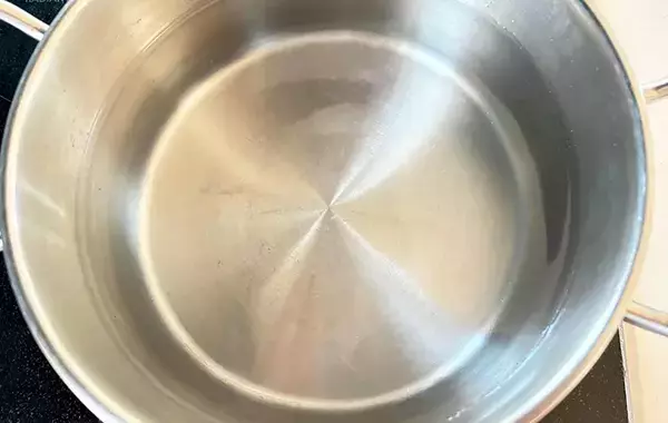 ゆでたレタスを巻いて、味つけに『大さじ1杯』の？「5分で作れる」「1玉をペロリ」
