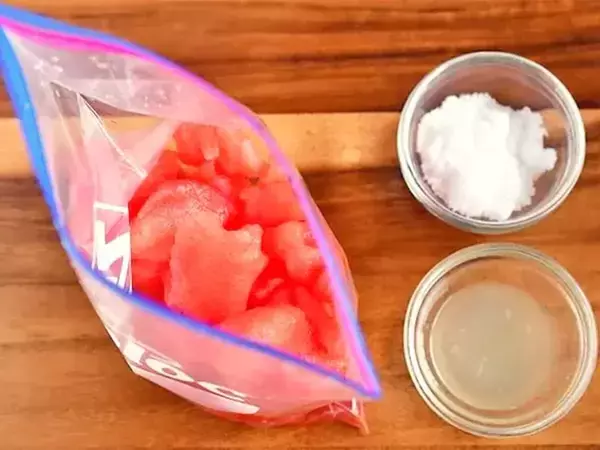 かき氷機いらず！　スイカとジッパー袋で作る『簡単シャーベット』【管理栄養士のレシピ】