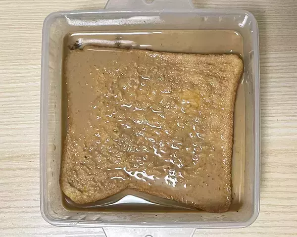 牛乳と卵に混ぜたのは…　大さじ1杯の調味料で『フレンチトースト』が激変！
