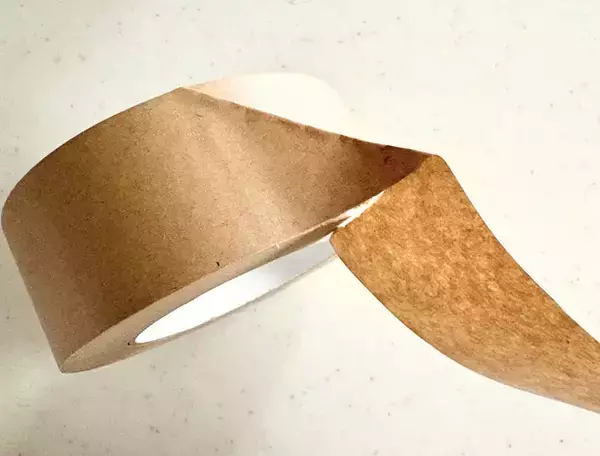 ガムテープの切り方はこれが正解！　試してみたら「次に使う時もラク」「ハサミいらず」