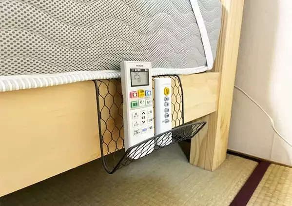 『セリア』のメッシュラティスを5cm曲げると化ける　スマートな収納術でスッキリ！