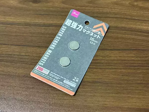 100均マグネットを換気扇下に貼るだけ！　コンロ掃除がラクになる方法に「早く知りたかった！」