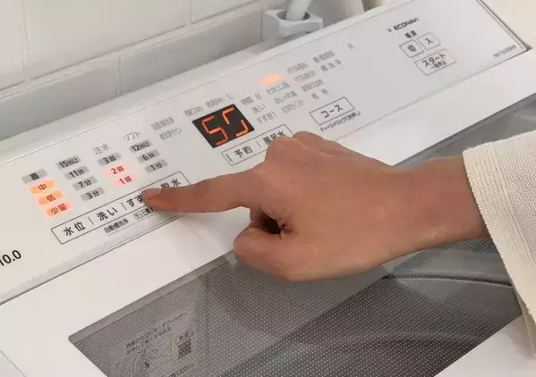 洗顔で使うタオルとトイレ用スリッパ、一緒に洗濯機に入れていい？　洗濯のプロが回答