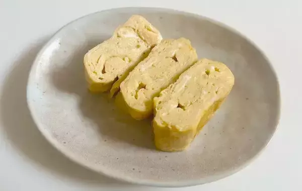「夫がハマった」　ご飯が進む玉子焼き、『5g』加えた調味料は？【玉子焼きレシピ】