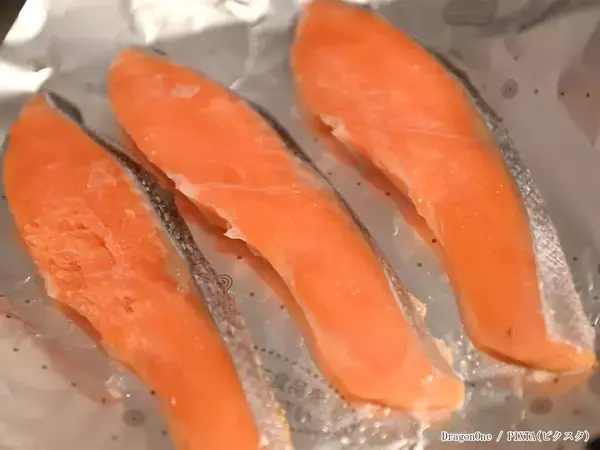 スーパーで買った『塩鮭』、フライパンで焼くの待った！　水産のプロ“オススメ”の調理法は
