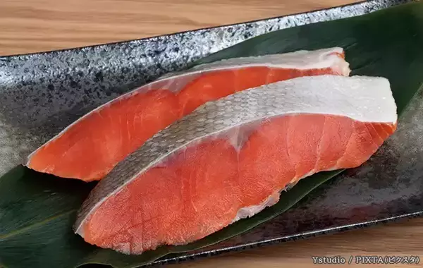 スーパーで買った『塩鮭』、フライパンで焼くの待った！　水産のプロ“オススメ”の調理法は