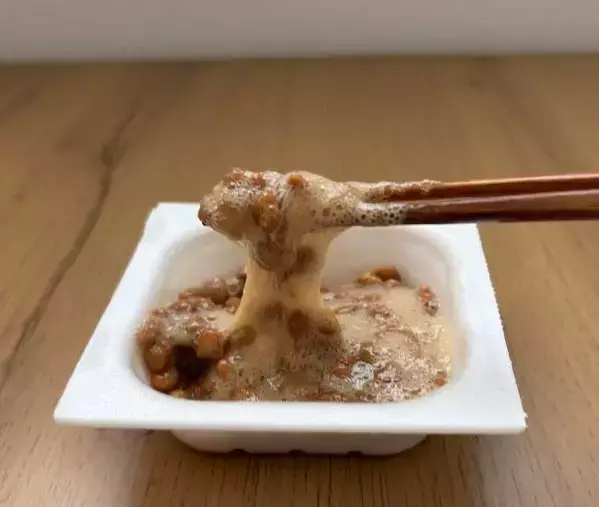 納豆にハチミツを『小さじ1杯』加えてみて！　意外な仕上がりに「また食べたい」