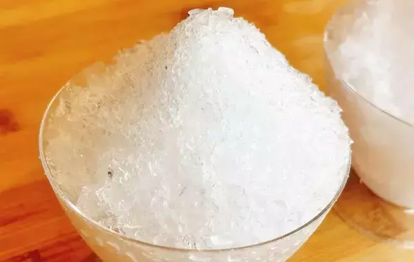 家のかき氷、凍らせる前の『大さじ6杯』で変わった！ガリガリ氷が「お店のフワフワ」になる裏技
