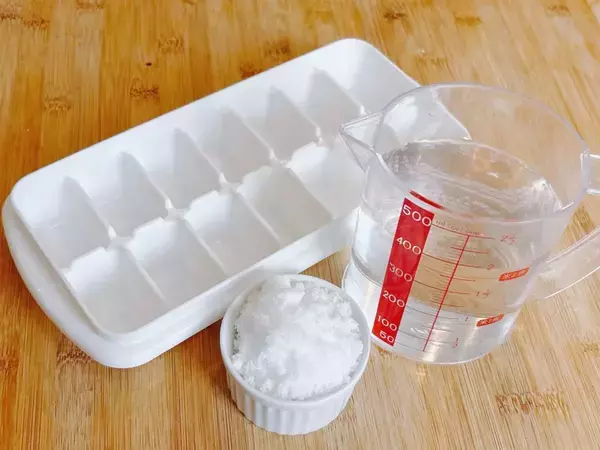 家のかき氷、凍らせる前の『大さじ6杯』で変わった！ガリガリ氷が「お店のフワフワ」になる裏技