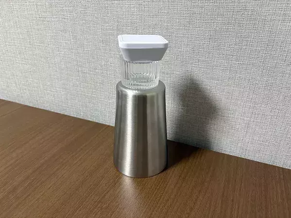 100均で買ったタンブラーの上にお茶碗を重ねると？　たった『10秒』でできる簡単DIYが、こちら