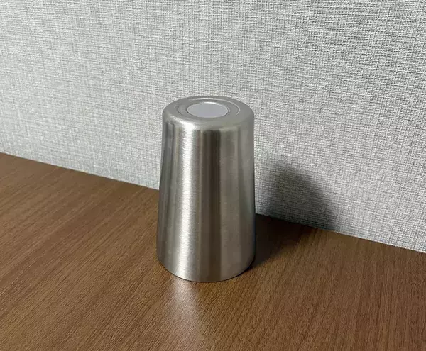 100均で買ったタンブラーの上にお茶碗を重ねると？　たった『10秒』でできる簡単DIYが、こちら