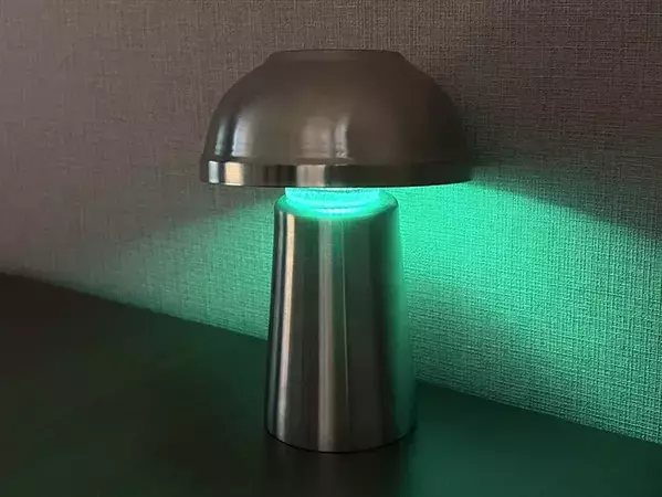 100均で買ったタンブラーの上にお茶碗を重ねると？　たった『10秒』でできる簡単DIYが、こちら