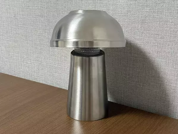 100均で買ったタンブラーの上にお茶碗を重ねると？　たった『10秒』でできる簡単DIYが、こちら