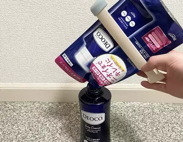 レトルトパウチの底をすくうとスプーンがベタベタ…　悩みを解決した110円のアイテムに「求めていたやつ」