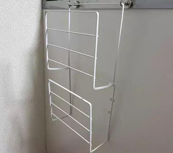 ディッシュラックに結束バンドを通して…　活用法に「一気に収納スペースが増えた」