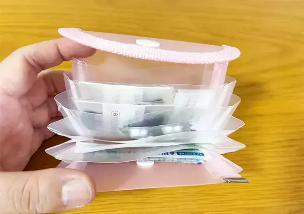 セリアのミニドキュメントファイル　カバン整理に使ったら「想像以上だった」