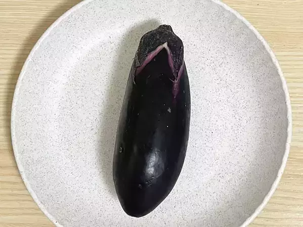 ナスを丸ごと1本使って！　トースターで5分焼いて作るレシピに「グラタンみたい」「子供から大人まで好きな味」