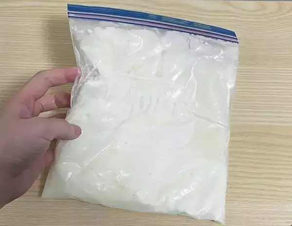 ジッパー袋で簡単シェイク！　材料3つ、揉んで冷凍庫へ入れたら…2時間後に「次々食べちゃう」