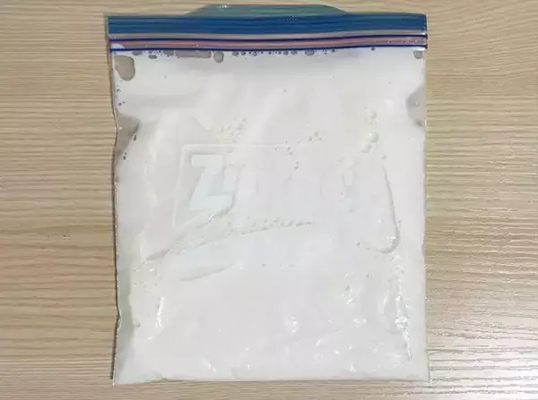 ジッパー袋で簡単シェイク！　材料3つ、揉んで冷凍庫へ入れたら…2時間後に「次々食べちゃう」