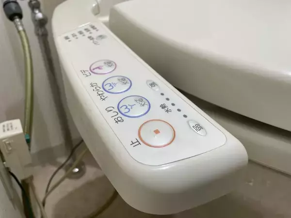 『輪ゴムとセロハンテープ』でノズルカバーを固定？　掃除がはかどるワケ【掃除の裏技4選】