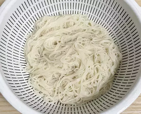 めんつゆに飽きたら試して！　材料3つを混ぜるだけの『そうめんつゆ』が「クリーミーで濃厚」「麺に絡む」