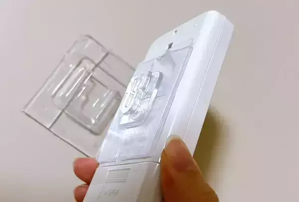 リモコンを『貼る裏ワザ』　エアコンに向けて斜めにすると…「これは快適！」