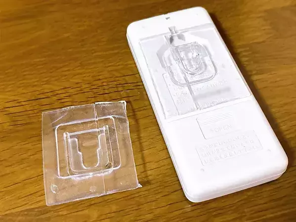 リモコンを『貼る裏ワザ』　エアコンに向けて斜めにすると…「これは快適！」