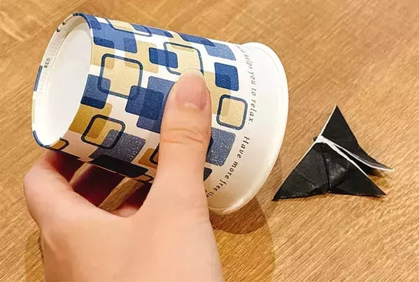 家の中に虫がいる！　潰さず『追い出す方法』に「簡単でいいね」