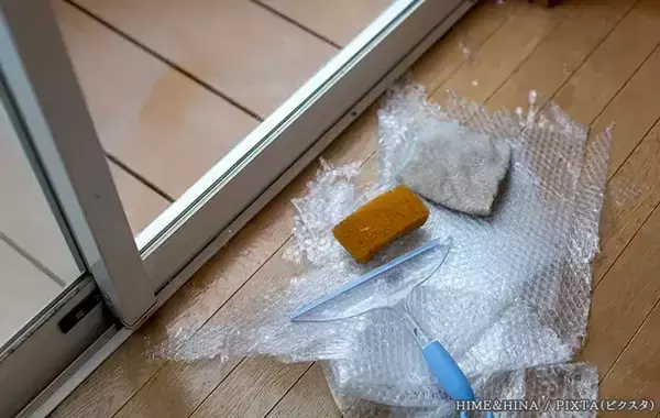 貼りっぱなしの断熱シート、夏は剥がしたほうがいい？　メーカーの回答が意外だった