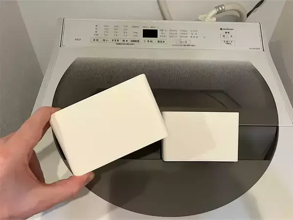 洗濯のたびに「あれどこだっけ？」が消えた　ダイソーのマグネットポケットを洗濯機に貼りつけてみたら…