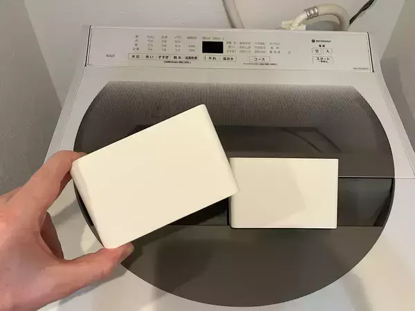 洗濯のたびに「あれどこだっけ？」が消えた　ダイソーのマグネットポケットを洗濯機に貼りつけてみたら…