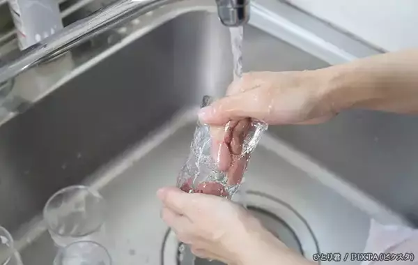白くくもったグラスに調味料？　プロが実践する『正しいお手入れ』は
