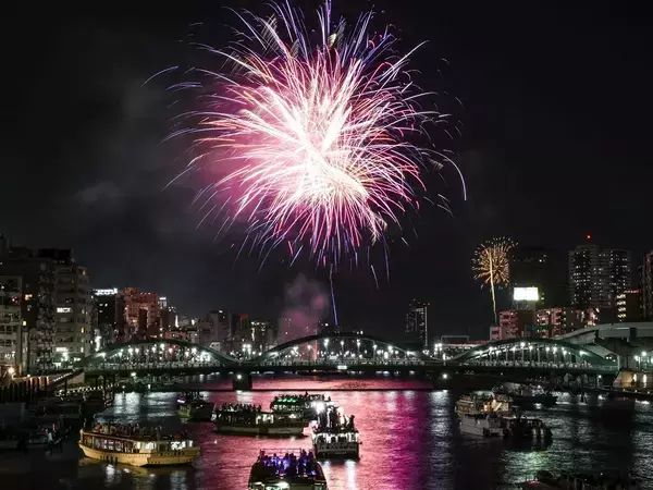 もうすぐ花火大会シーズン、現地になに持って行く？　「あると快適になる持ち物」を日本煙火協会に聞いた！