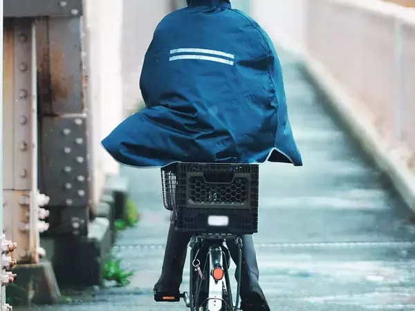 傘が差せない自転車移動　雨の日のおすすめアイテムをハンズに聞いてみた