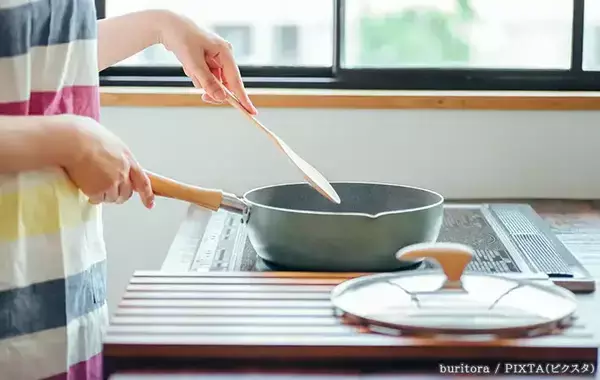 フライパンの『内側の汚れ』ちゃんと洗えてる？　サーモスに“焦げたまま”のリスクを聞いた