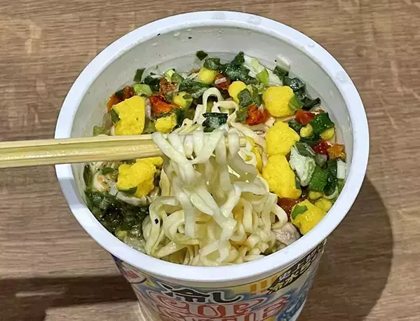 『カップヌードル』、お湯注ぎません　まさかの熱湯禁止に「パッケージから違う」「お湯沸かさなくていいの？」
