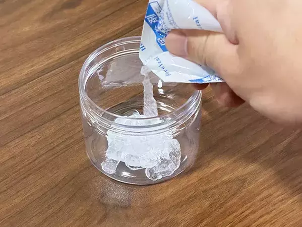 保冷剤の『中身』を活用！　夏に役立つ2つの使い道が、こちら