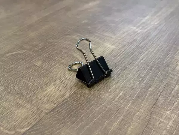 カギにダブルクリップを通すと…　日常のイライラを解消してくれるアイディア