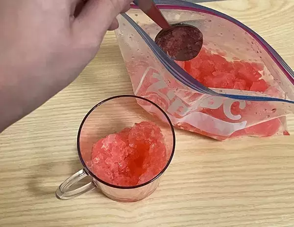 最初から最後までシロップたっぷりなかき氷　作り方に「簡単」「かき氷機いらない」