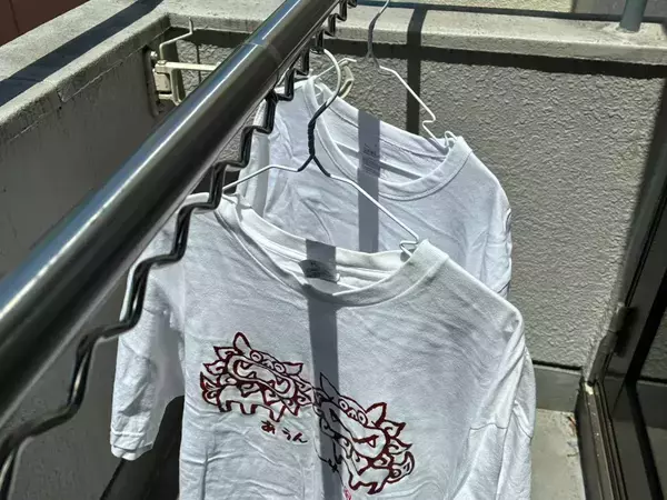 ハンガーに『手提げホルダー』をつけると？←Tシャツを乾かす時間を大幅に短縮できた！【活用法】
