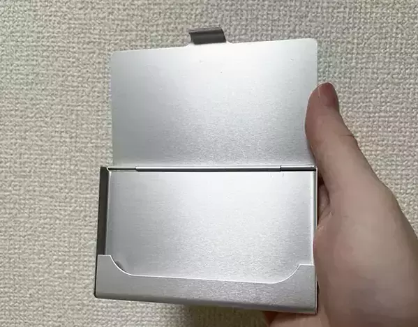 「蓋が壊れた」「かさ張って困る」メイクの悩みに　100均のアイテムで作る『パレット』が便利だった！